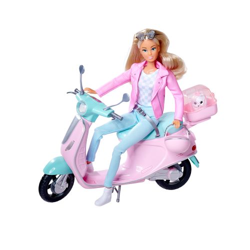 Steffi Love – Aventure en scooter